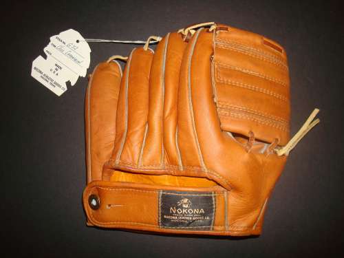 Chico Carrasquel Nokona G32 Light Back